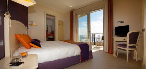 Imagen de la habitación del Hotel Meridiana Taormina. Foto 5