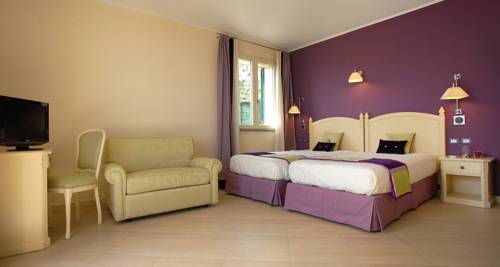 Imagen de la habitación del Hotel Meridiana Taormina. Foto 7