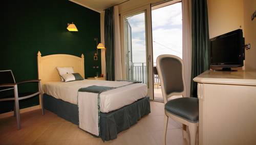 Imagen de la habitación del Hotel Meridiana Taormina. Foto 8