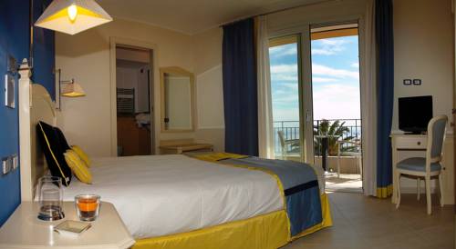 Imagen de la habitación del Hotel Meridiana Taormina. Foto 16