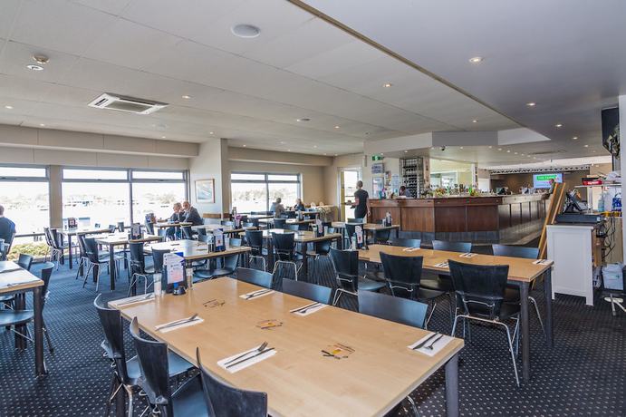 Imagen del bar/restaurante del Hotel Merimbula Lakeview. Foto 5