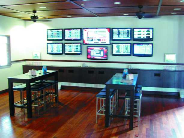 Imagen del bar/restaurante del Hotel Merinda Village. Foto 5