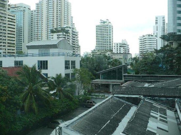 Imagen de los exteriores del Hotel Merisess Sukhumvit 16. Foto 4