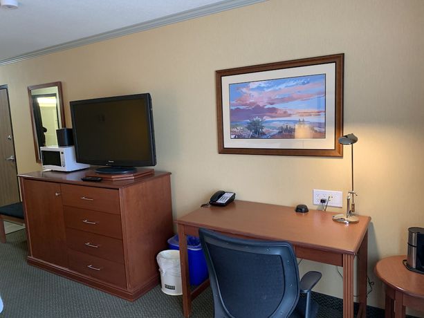 Imagen de la habitación del Hotel Merit And Suites. Foto 4
