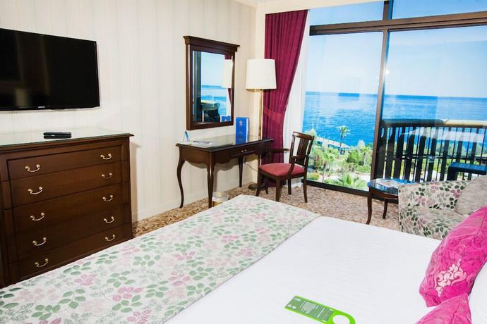 Imagen de la habitación del Hotel Merit Crystal Cove. Foto 9