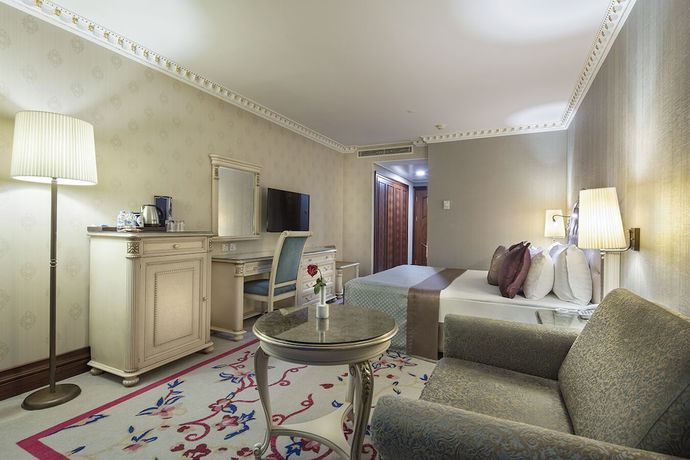 Imagen de la habitación del Hotel Merit Crystal Cove. Foto 10