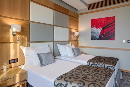 Imagen de la habitación del Hotel Merit Grand Mosta Spa & Casino. Foto 17