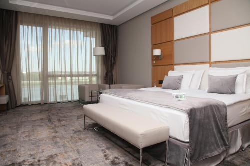 Imagen de la habitación del Hotel Merit Grand Mosta Spa & Casino. Foto 18