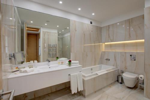 Imagen de la habitación del Hotel Merit Grand Mosta Spa & Casino. Foto 20