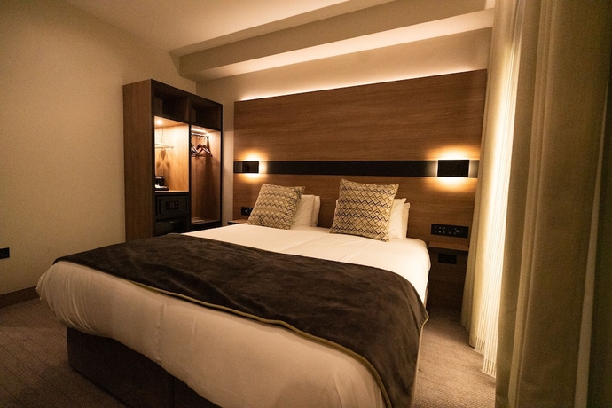 Imagen de la habitación del Hotel Merit Kensington. Foto 15