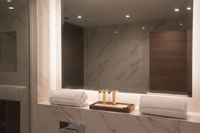 Imagen de la habitación del Hotel Merit Kensington. Foto 19