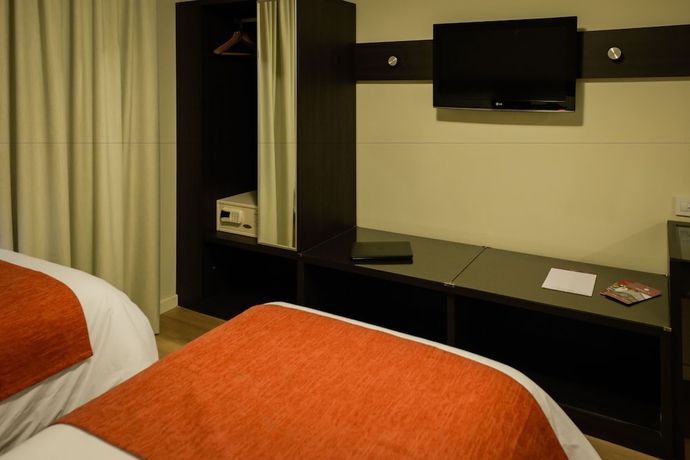 Imagen de la habitación del Hotel Merit San Telmo. Foto 13