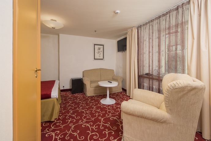 Imagen de la habitación del Hotel Meriton Old Town Garden. Foto 9