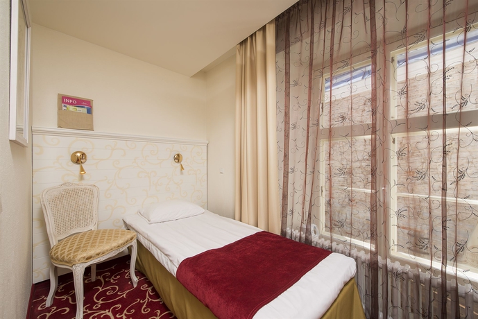 Imagen de la habitación del Hotel Meriton Old Town Garden. Foto 10