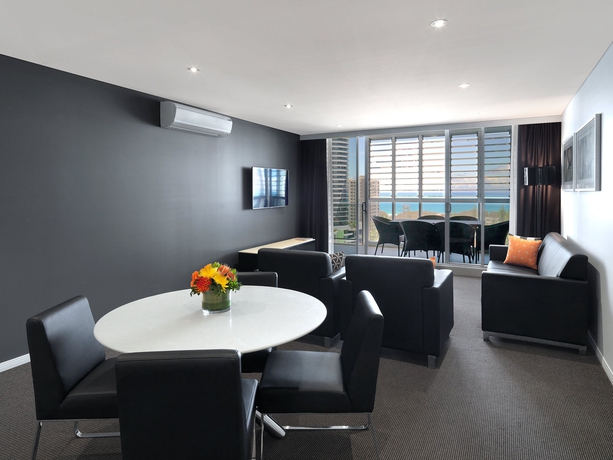 Imagen de los interiores del Hotel Meriton Serviced Apartments Broadbeach. Foto 16