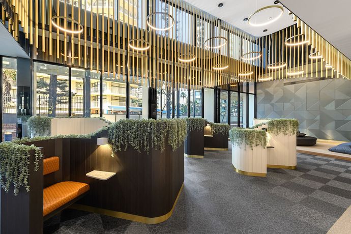 Imagen de los interiores del Hotel Meriton Suites Surfers Paradise. Foto 19