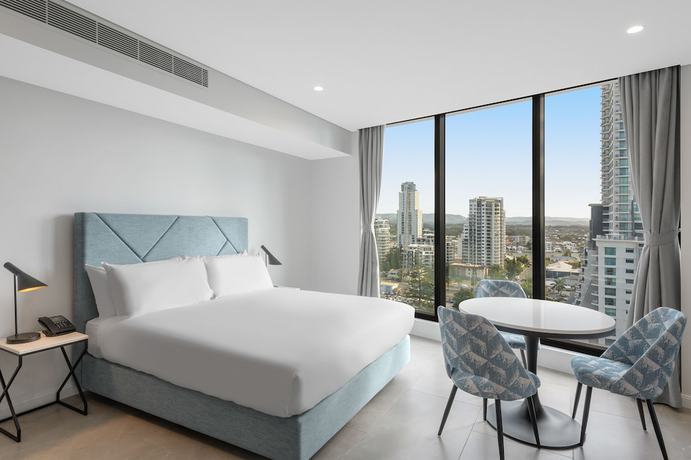 Imagen de la habitación del Hotel Meriton Suites Surfers Paradise. Foto 13