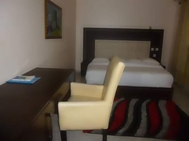 Imagen de la habitación del Hotel Meritzs and Suites. Foto 13