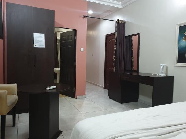 Imagen de la habitación del Hotel Meritzs and Suites. Foto 15