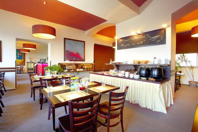 Imagen del bar/restaurante del Hotel Merkur - Czech Leading Hotels. Foto 3