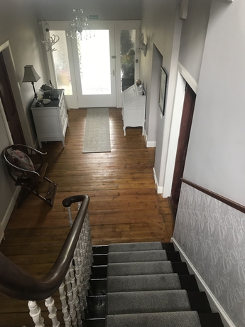 Imagen de los interiores del Hotel Merlindale. Foto 19