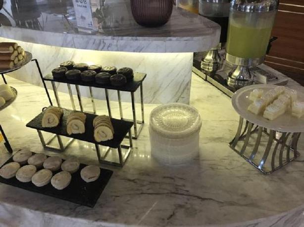 Imagen del bar/restaurante del Hotel Merlinhod Hotel Shanghai Baoshan. Foto 5