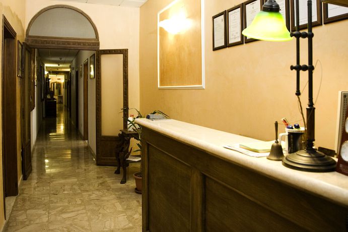 Imagen de los interiores del Hotel Merlini. Foto 19