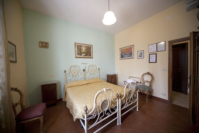 Imagen de la habitación del Hotel Merlini. Foto 5