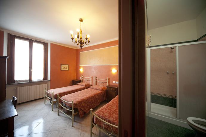 Imagen de la habitación del Hotel Merlini. Foto 10