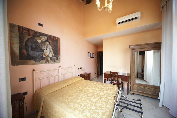 Imagen de la habitación del Hotel Merlini. Foto 14