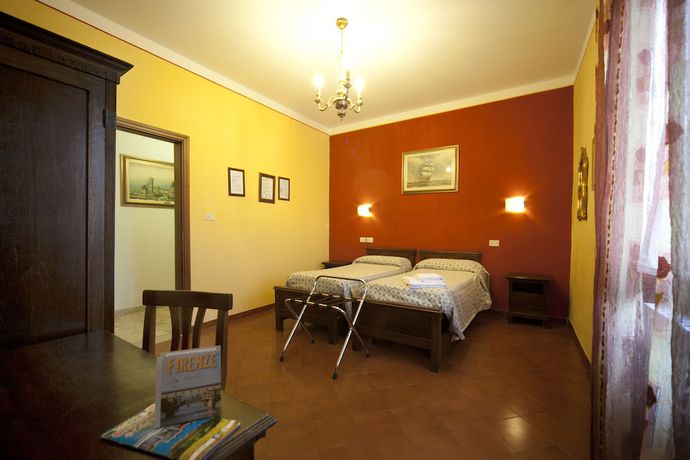 Imagen de la habitación del Hotel Merlini. Foto 16