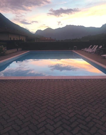 Imagen de la piscina del Hotel Merloni. Foto 12