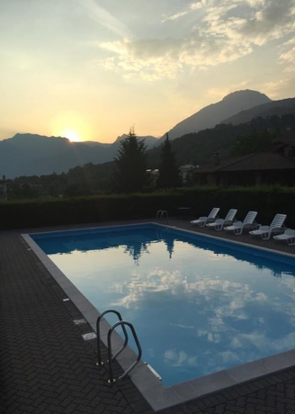 Imagen de la piscina del Hotel Merloni. Foto 15