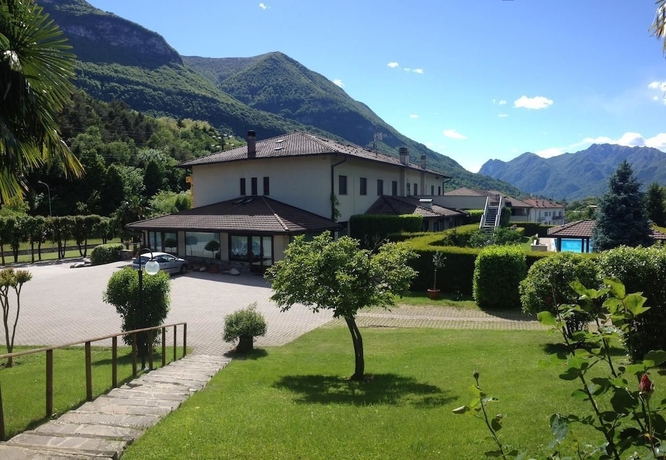 Imagen de los exteriores del Hotel Merloni. Foto 8