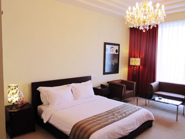 Imagen de la habitación del Hotel Merlynn Park. Foto 2