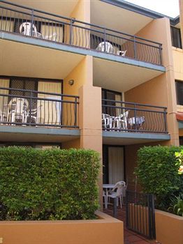 Imagen de la piscina del Hotel Mermaid Beach Park View Resort. Foto 9