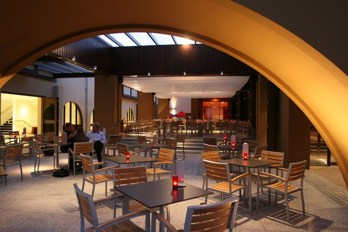 Imagen del bar/restaurante del Hotel Mermaid Waters By Nightcap Plus. Foto 3