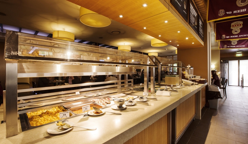 Imagen del bar/restaurante del Hotel Mermaid Waters By Nightcap Plus. Foto 4