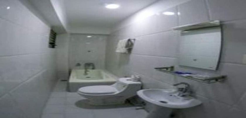 Imagen de la habitación del Hotel MeroStay 228 LA. Foto 5