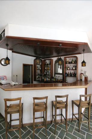 Imagen del bar/restaurante del Hotel Meros, Santikos Collection. Foto 4