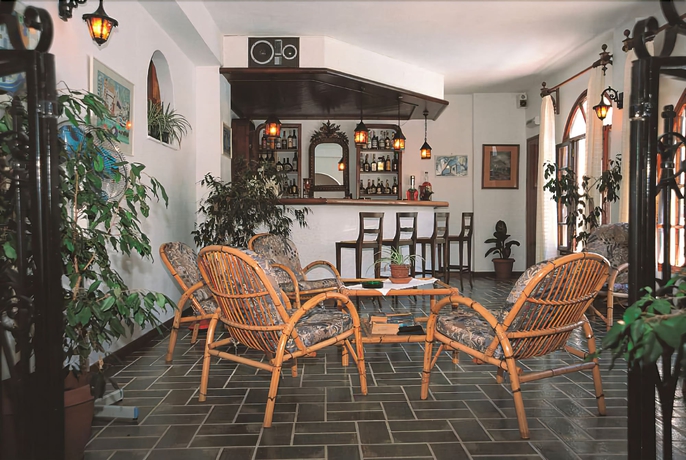 Imagen del bar/restaurante del Hotel Meros, Santikos Collection. Foto 5