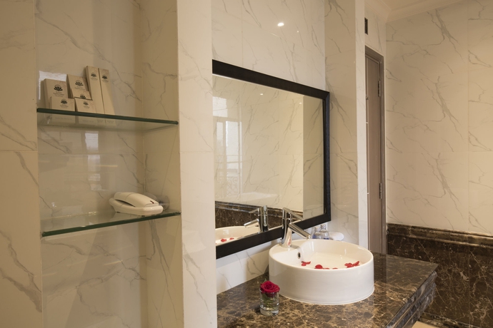 Imagen de la habitación del Hotel Merperle Crystal Palace. Foto 9