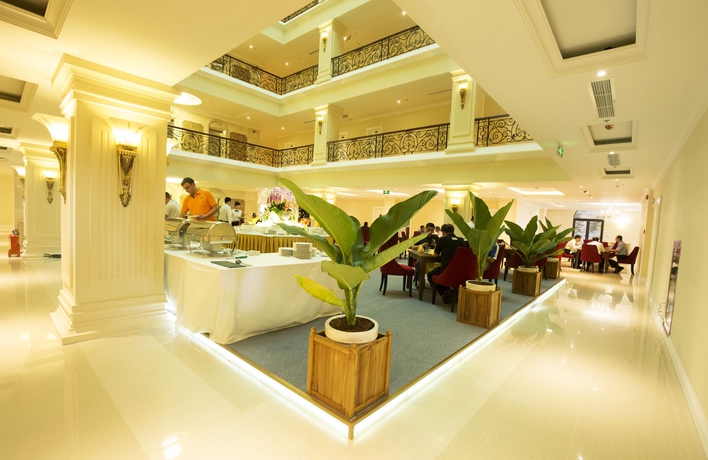 Imagen del bar/restaurante del Hotel Merperle Crystal Palace. Foto 3