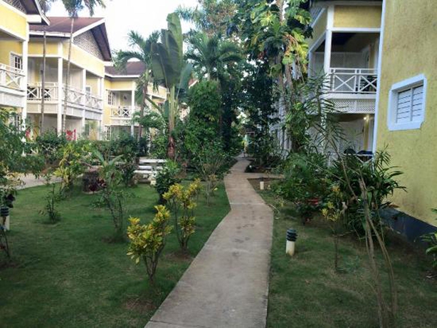 Imagen de los exteriores del Hotel Merrils Beach Resort Ii. Foto 11