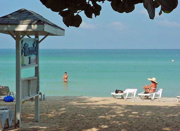 Imagen de los exteriores del Hotel Merrils Beach Resort Ii. Foto 13