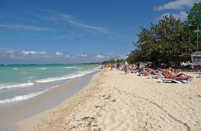 Imagen de los exteriores del Hotel Merrils Beach Resort Ii. Foto 14