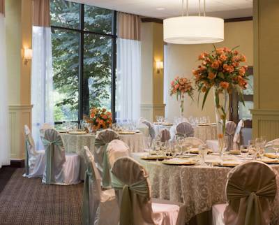 Imagen del bar/restaurante del Hotel Merriweather Lakehouse, Autograph Collection. Foto 4