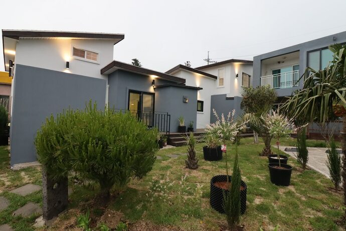 Imagen general del Hotel Merry J. Foto 9