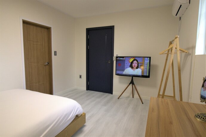 Imagen general del Hotel Merry J. Foto 10