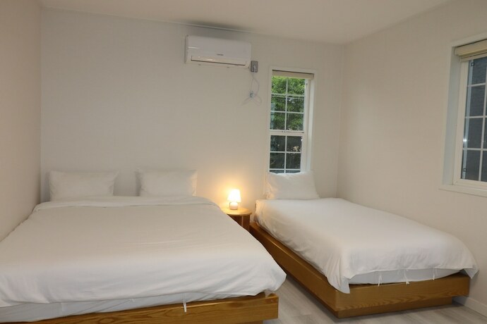 Imagen general del Hotel Merry J. Foto 14